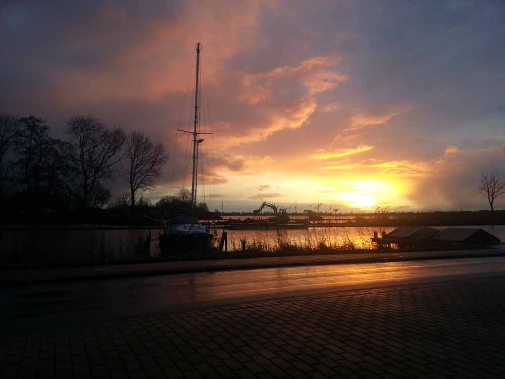 dreamstime xxl 103191098 zonsondergang Haarrijnse Plassen Utrecht