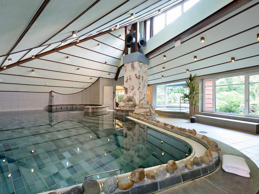 Hotelaanbieding Rnghotel KhlersForsthaus Duitsland Schwimmbad