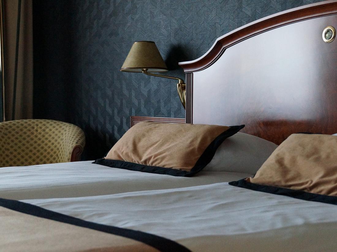 Weekendje weg Noordwijk Alexander hotel kamer bed
