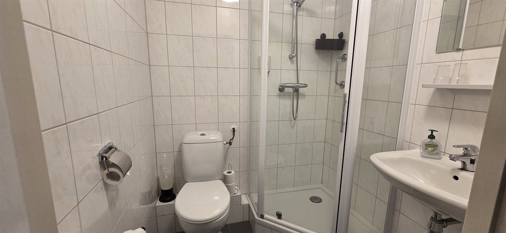 goedkoop nachtje weg made noord brabant hotel t trefpunt