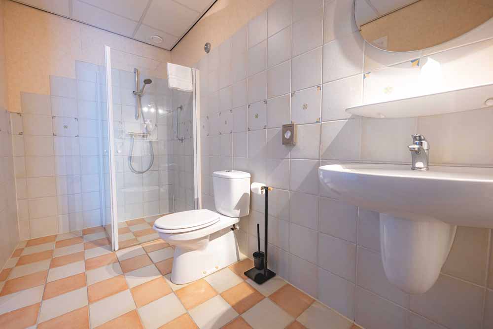 hotelaanbieding badkamer1