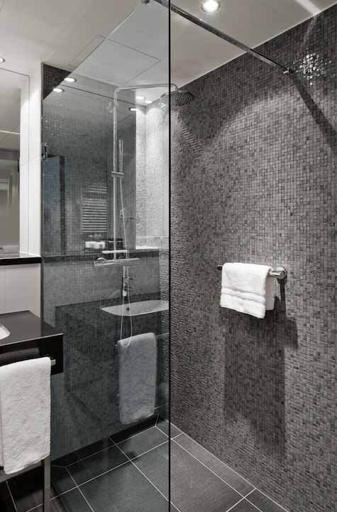 Hotelkamer badkamer hotelarrangement CrownePlaza Amsterdam aannbieding