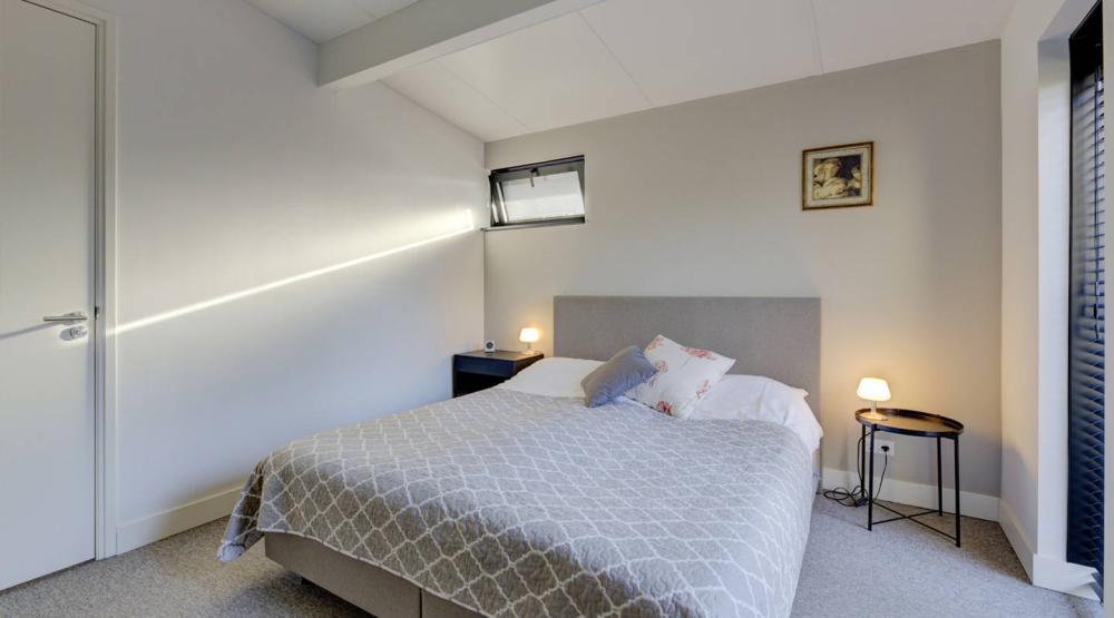 luxe villa bed