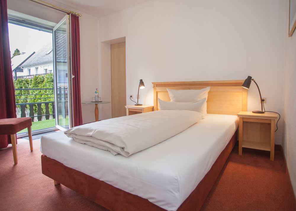 hotel met terras winterberg uitzicht bergen