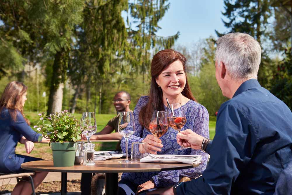 borrelen op terras in twente de lutte