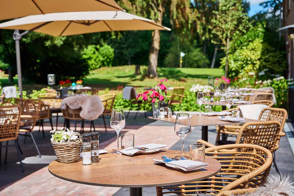 lunchen op terras in overijssel hotel de lutte