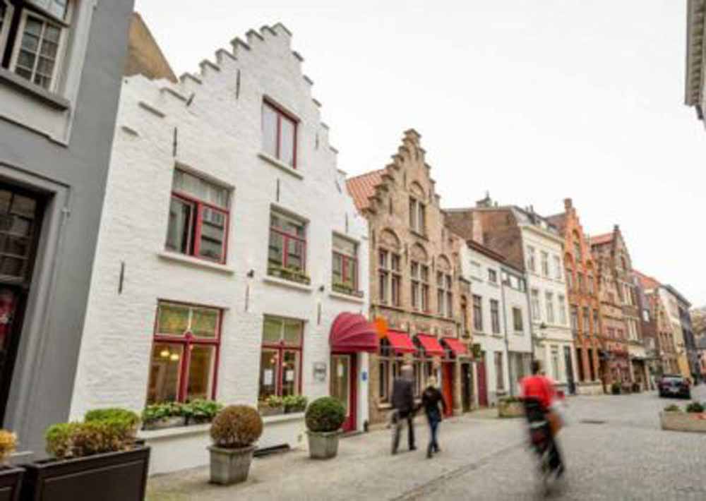 aanzicht hotel brugge weekendjeweg